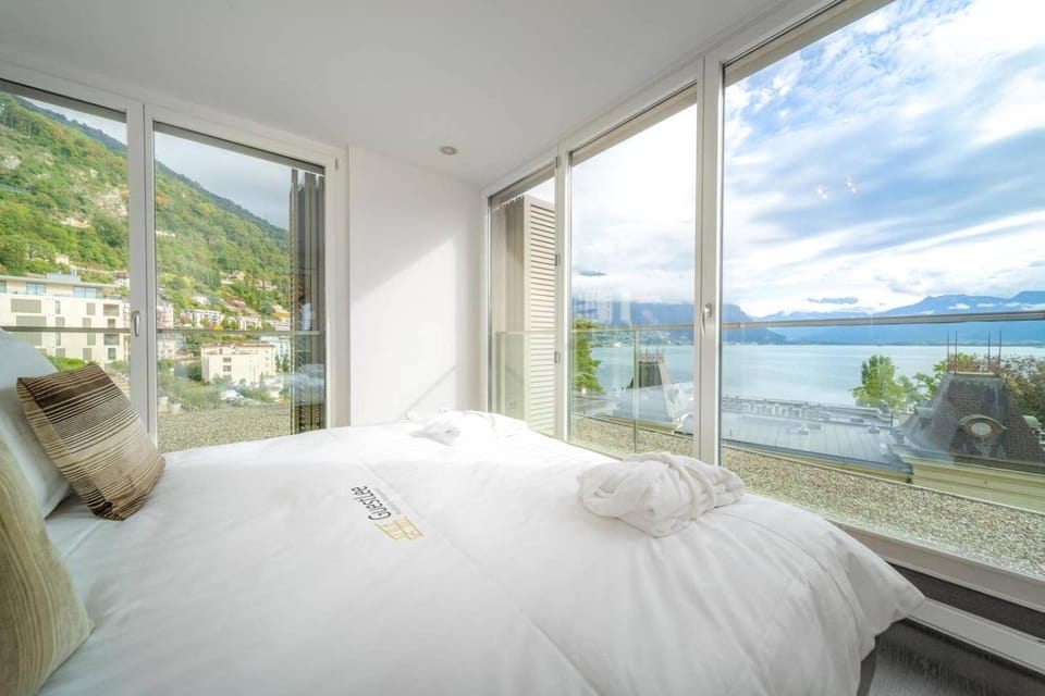 Bedroom, Lake view