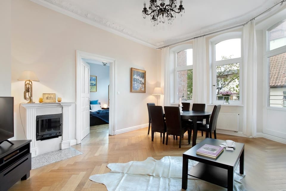 TV and multimedia, Living room, Seating area, Dining area, flat iron