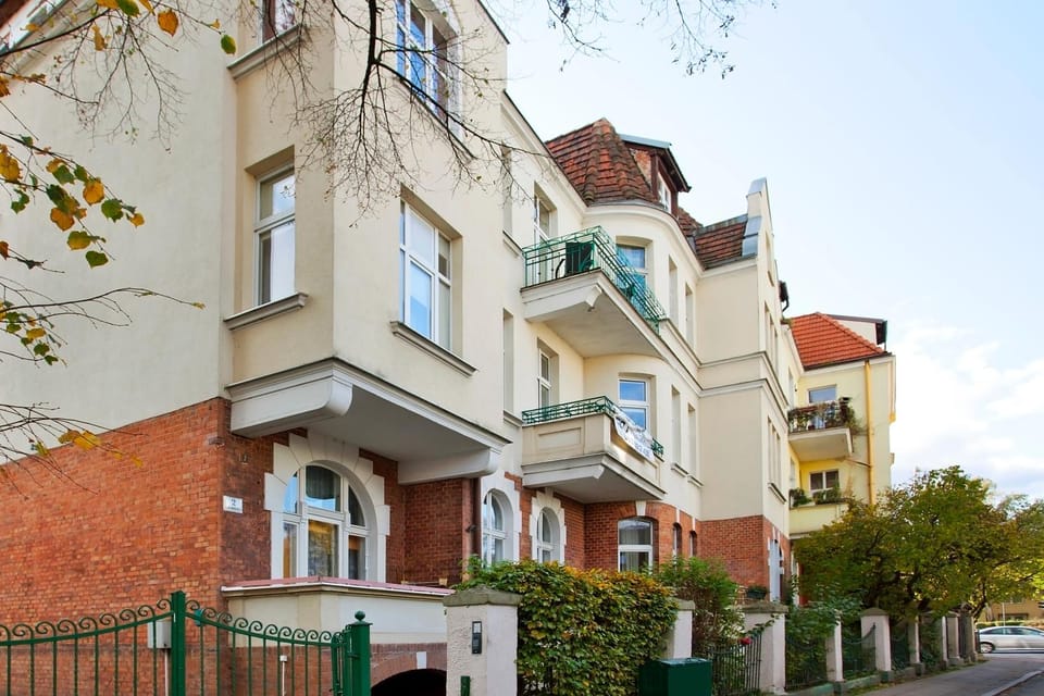 Property building, Neighbourhood
