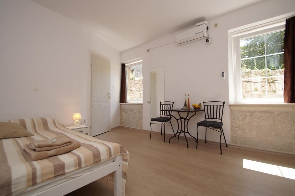 Decorative detail, Seating area