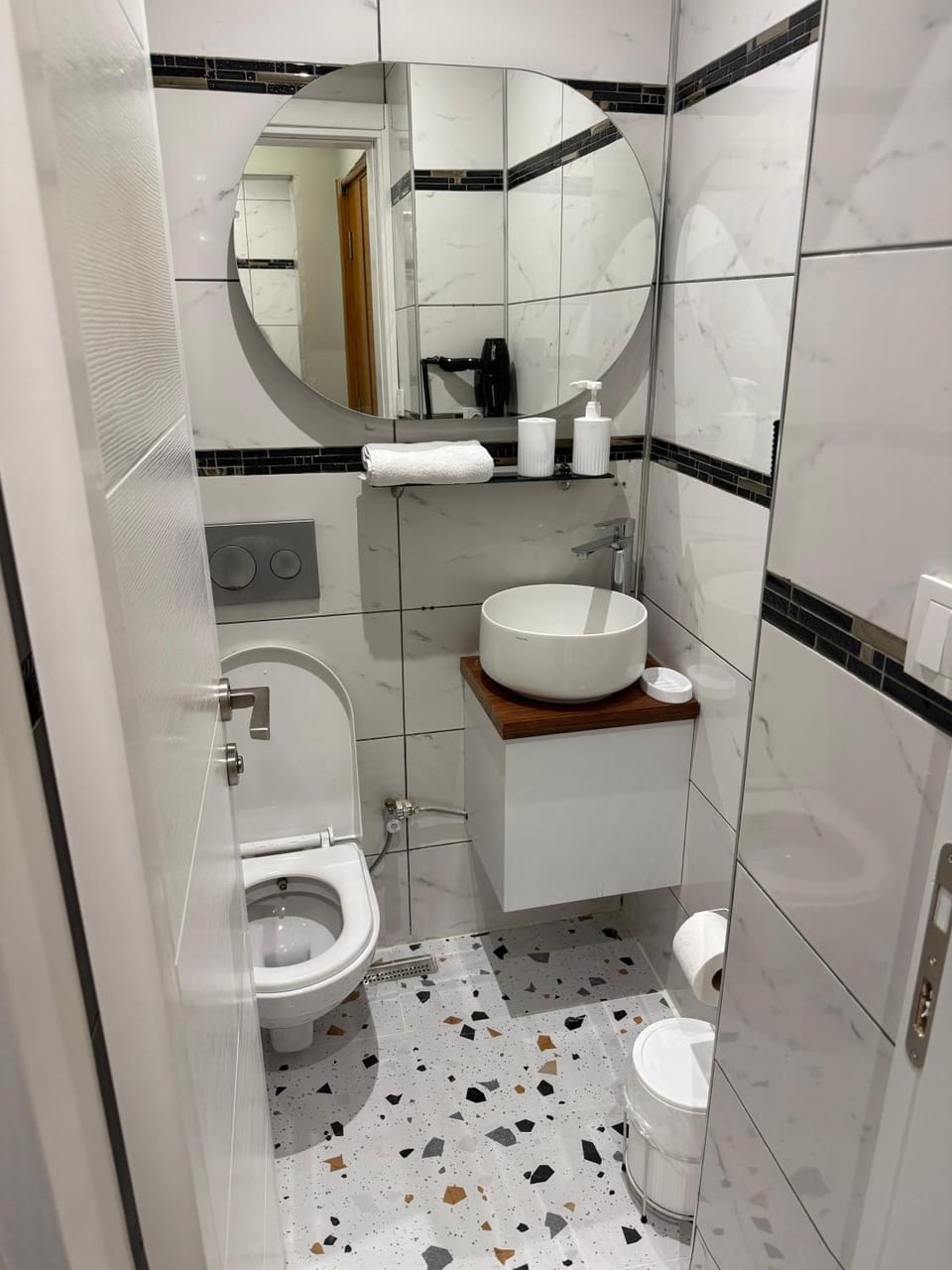 Toilet, bidet