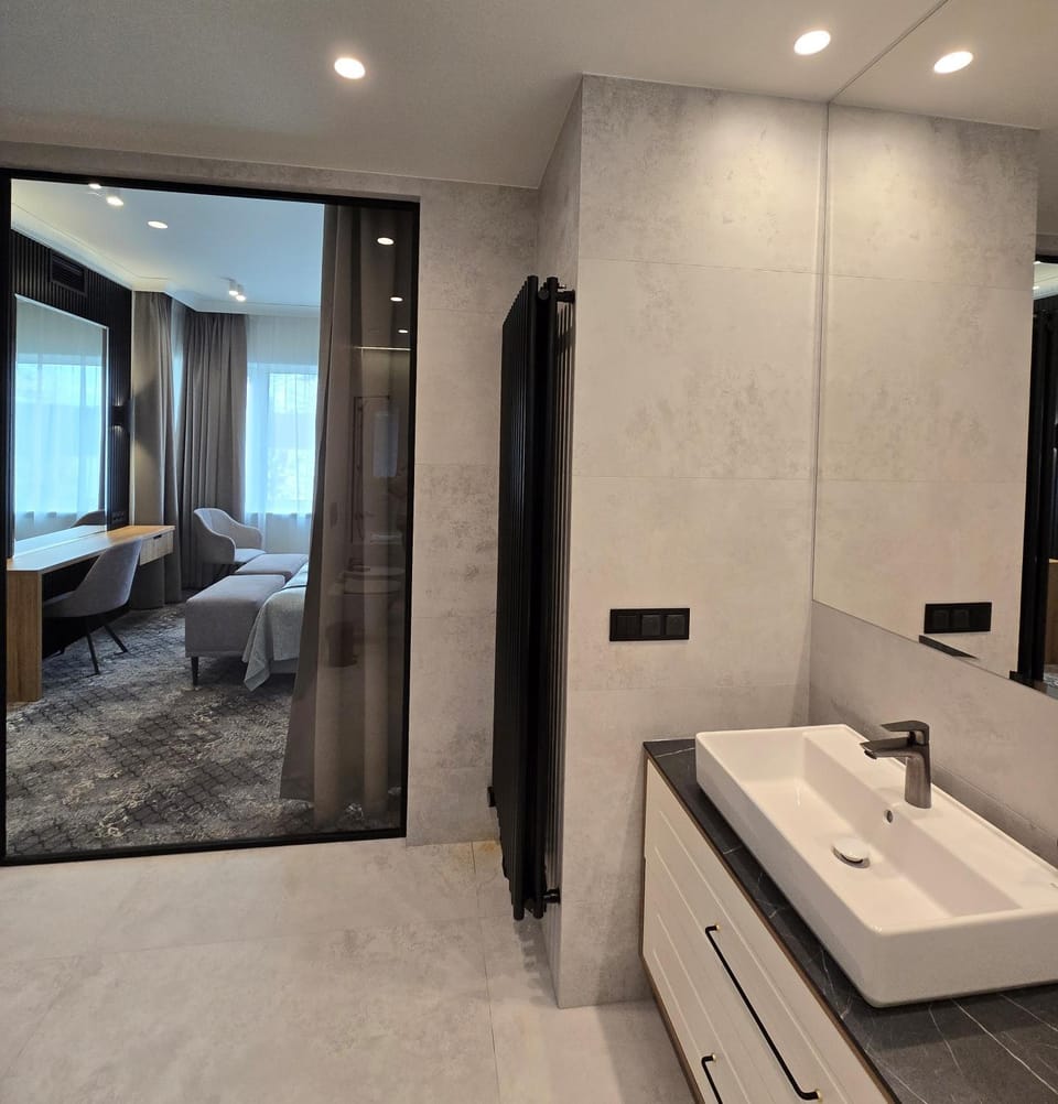 Bathroom, Bath, bidet, hair dryier, towels