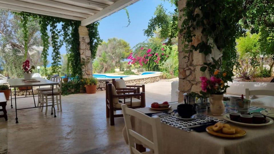 Patio, Garden, Dining area, Swimming pool