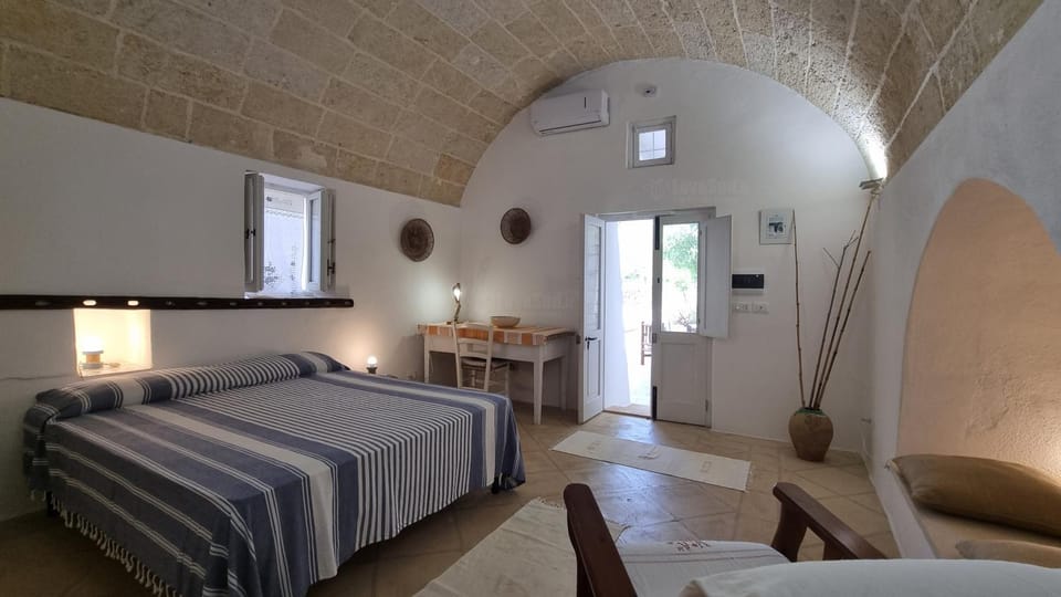 Bed, Bedroom, air conditioner