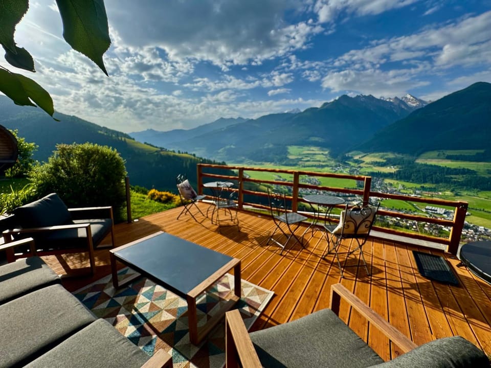 Restaurant/places to eat, Hot Tub, Sauna, View (from property/room), Balcony/Terrace, Spa and wellness centre/facilities, Swimming pool, Breakfast
