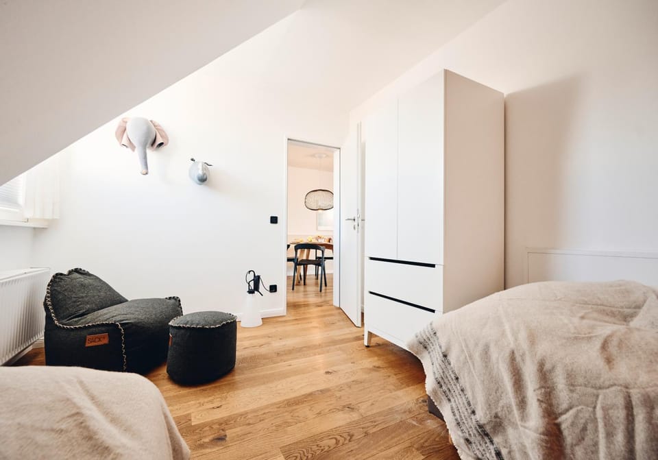 Bed, Seating area, Bedroom, pet friendly
