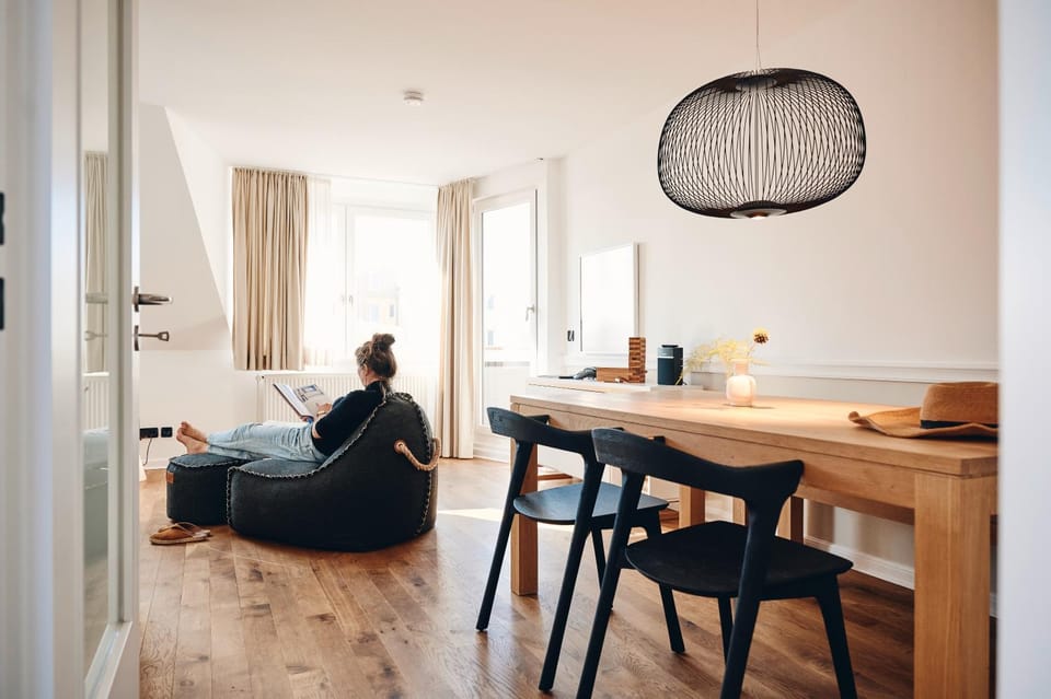 Living room, Photo of the whole room, Seating area, Dining area, pet friendly