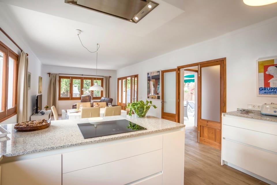 Kitchen or kitchenette, Living room, Dining area, pet friendly, toaster