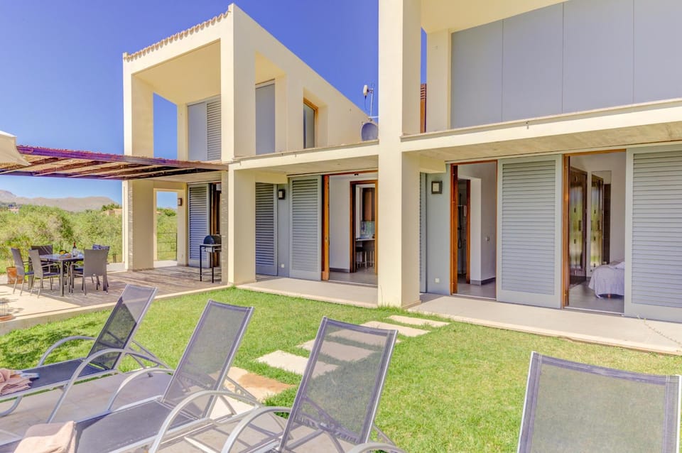 Property building, Garden, View (from property/room), Balcony/Terrace, Garden view, sunbed