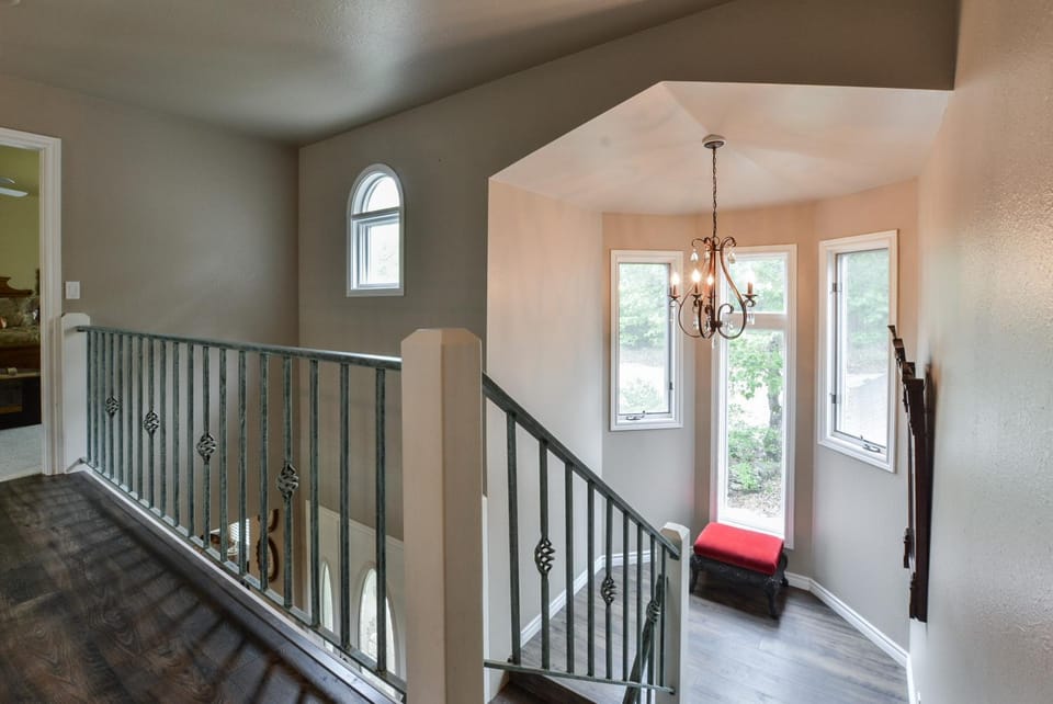 FAMILY REUNIONS Breathaking Lakefront Private Resort FREE DOCK CANOE KAYAK House in Table Rock Lake