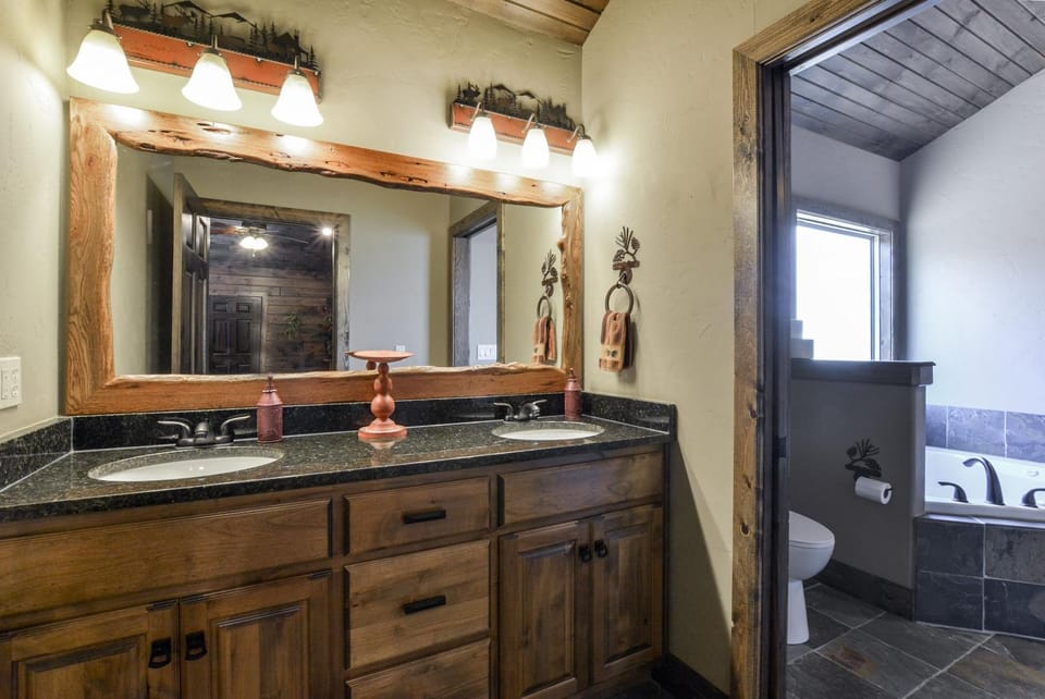 WaterMill Cove Resort Lakefront Lodge By Silver Dollar City POOL LAZY RIVER House in Indian Point