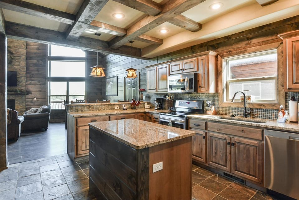 WaterMill Cove Resort LUXURY Lakefront Lodge 2mi to SDC FREE Amenities HUGE POOL House in Indian Point