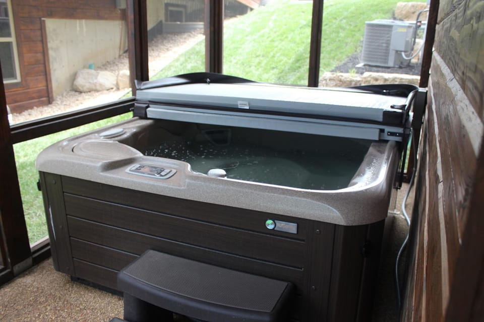 WaterMill Cove Resort Lakefront Lodge By Silver Dollar City 2 POOLS Dock House in Indian Point