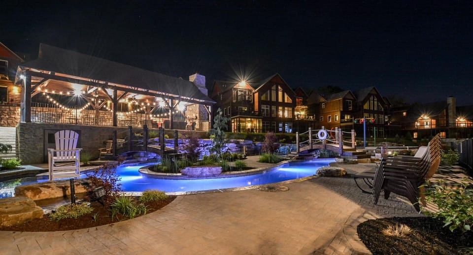 WaterMill Cove Resort LUXURY Lakefront Lodge 2mi to Silver Dollar City HUGE POOL House in Indian Point