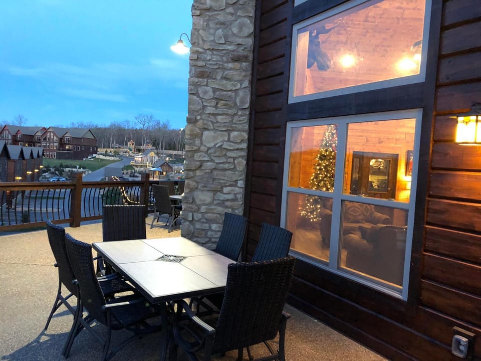 WaterMill Cove Resort Lakefront Lodge 8Bed 8BA FREE Amenities 2 miles to SDC House in Indian Point