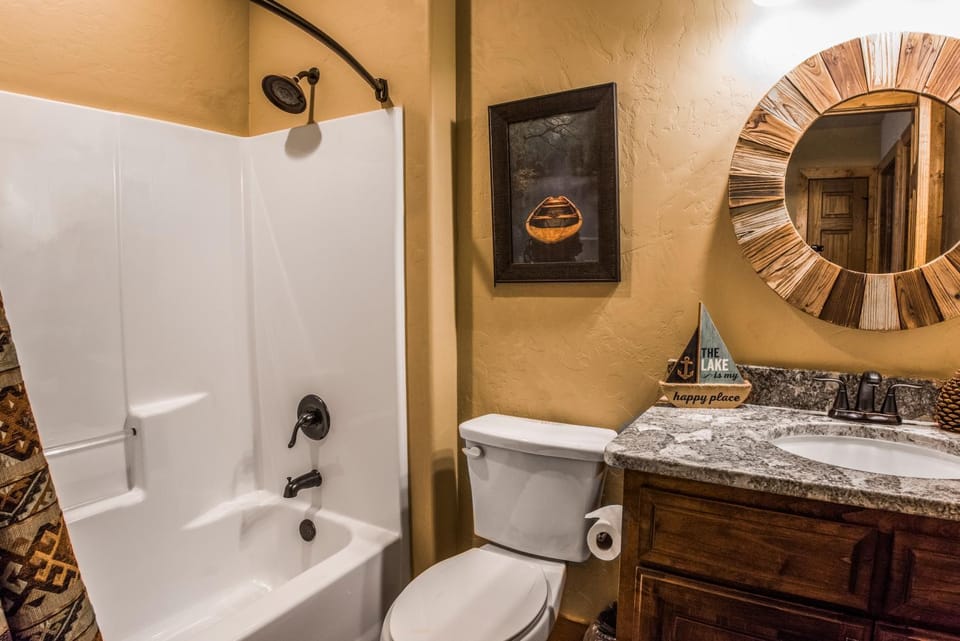 WaterMill Cove Resort Lakefront Lodge 8Bed 8BA FREE Amenities 2 miles to SDC House in Indian Point