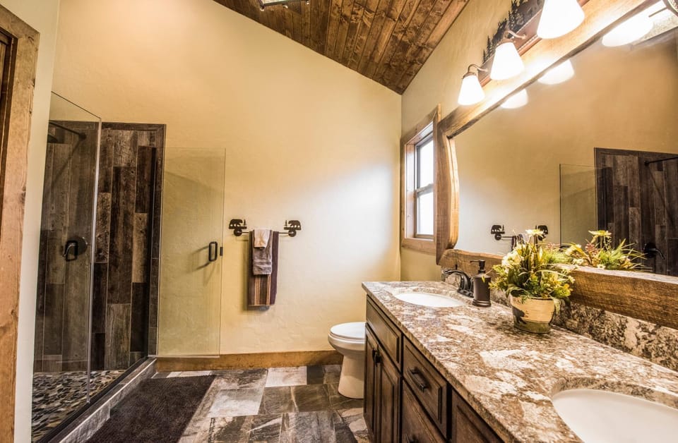 WaterMill Cove Resort 8Bed Lakefront Lodge 2 miles to SDC HUGE POOL House in Indian Point