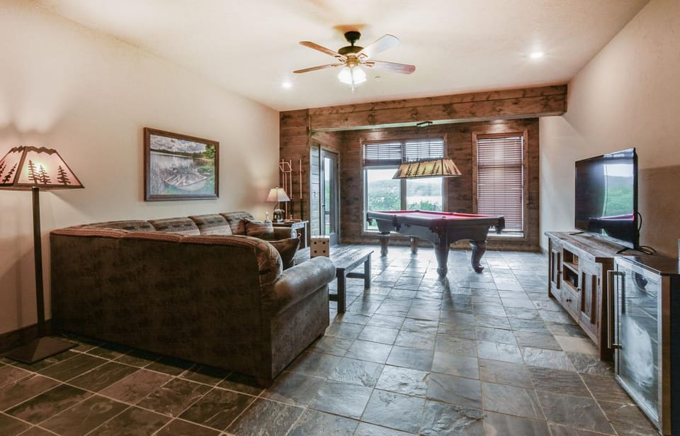 WaterMill Cove Luxury Lakefront Villa Theatre Room 2Mi to SDC POOL Kayaks Dock House in Indian Point