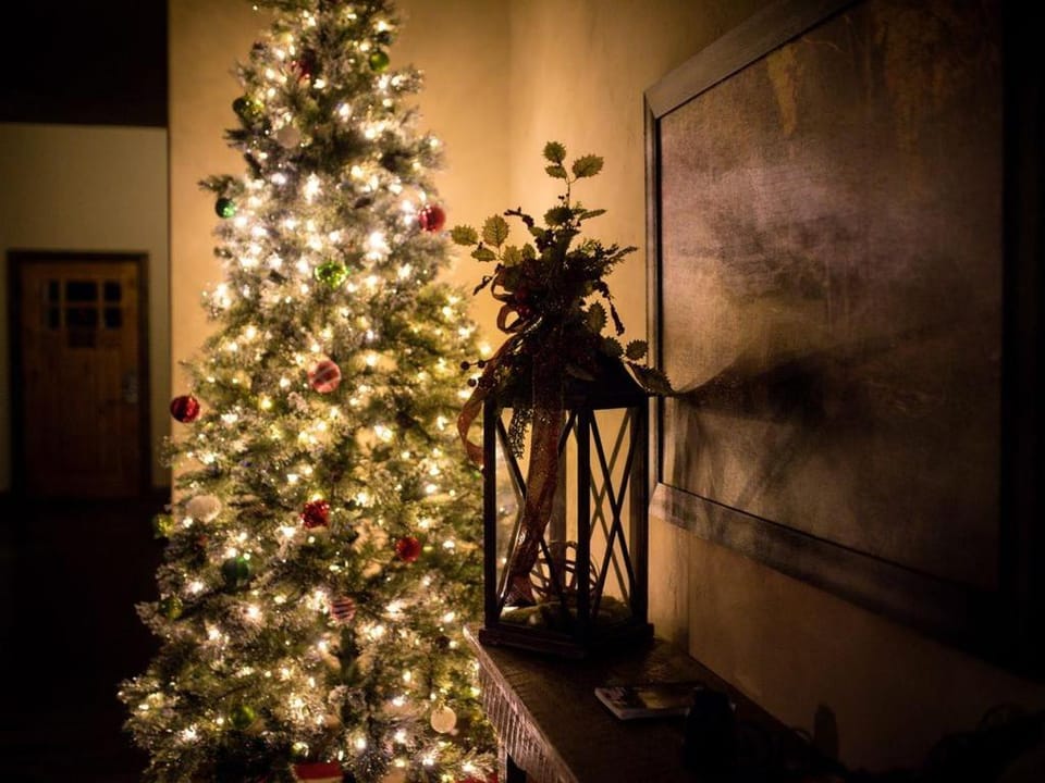 WaterMill Cove Resort Luxury Lakefront Villa By Silver Dollar City Theatre Room POOL Lazy River House in Indian Point