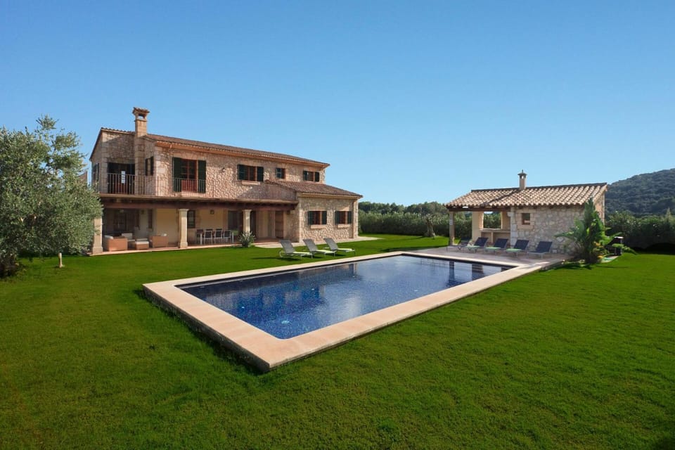 Property building, Off site, Garden, Garden view, Mountain view, Pool view, Swimming pool, sunbed