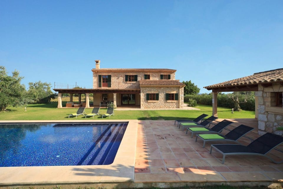 Property building, Off site, Garden, Garden view, Pool view, Swimming pool, sunbed