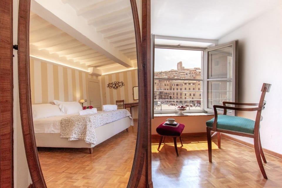 Bedroom, City view