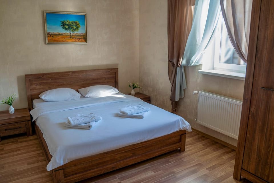 Bed, Bedroom, internet, towels