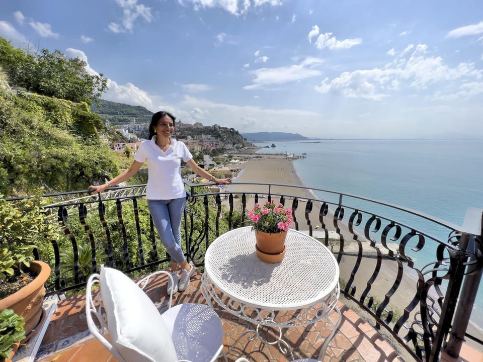 Staff, Balcony/Terrace, Sea view