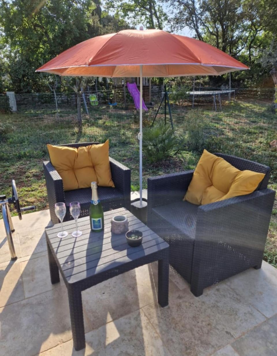 Logement cosy avec piscine chauffée, jacuzzi, jardin et climatisation Bed and Breakfast in Flayosc