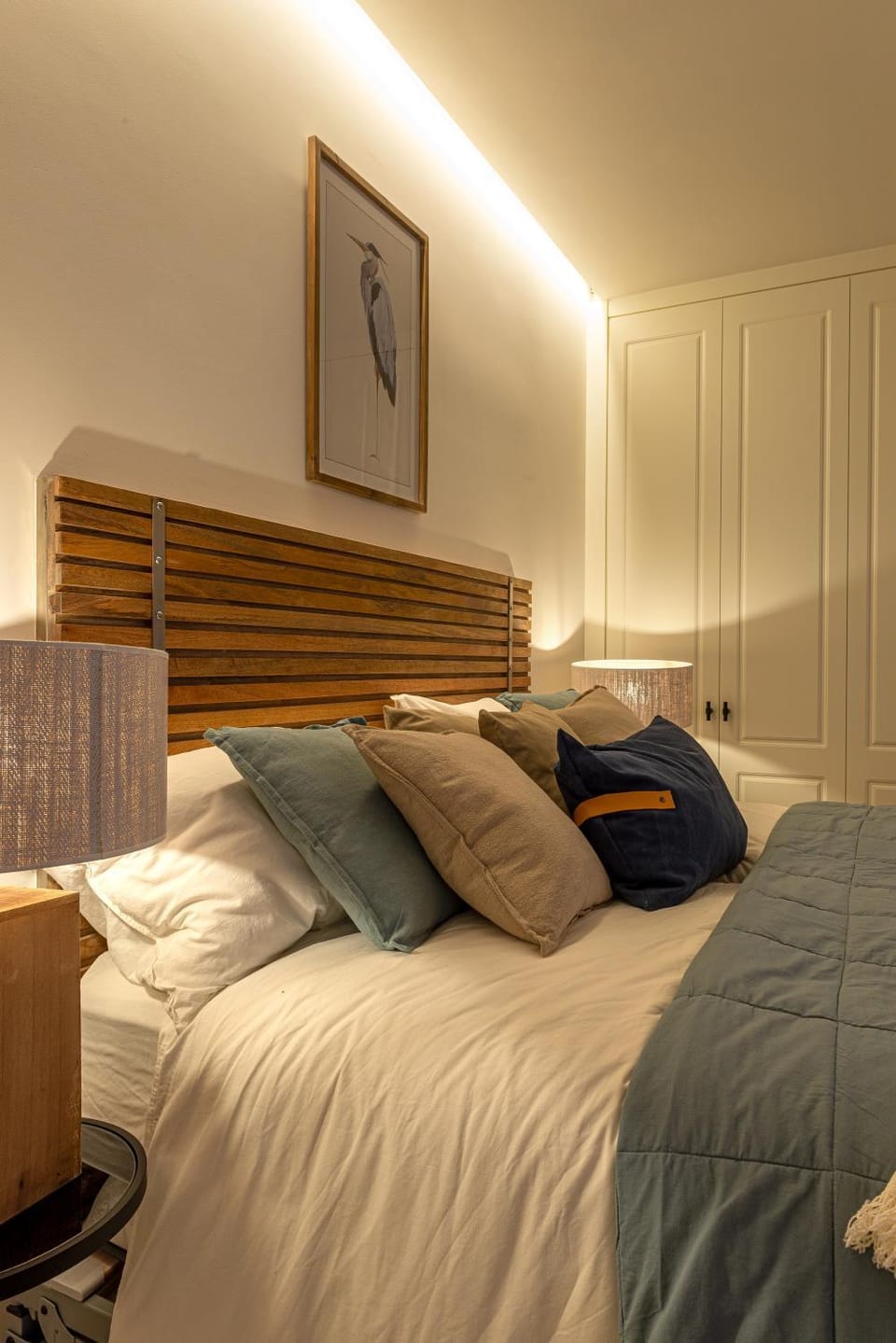 Photo of the whole room, Bedroom