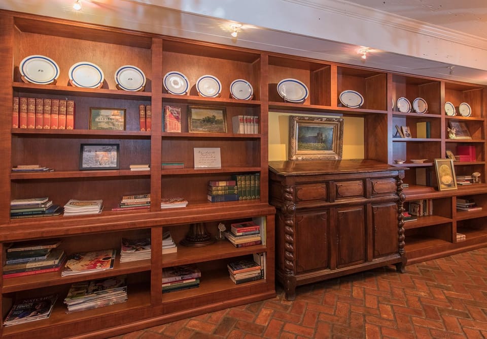 The Burn Bed and Breakfast Bed and Breakfast in Natchez
