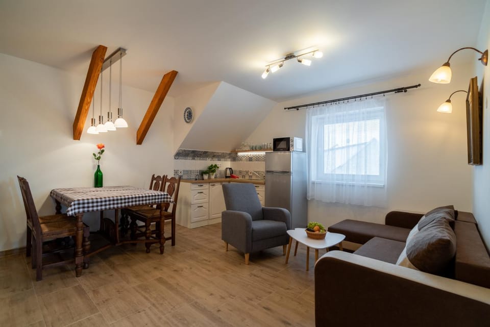 Kitchen or kitchenette, Living room, Seating area