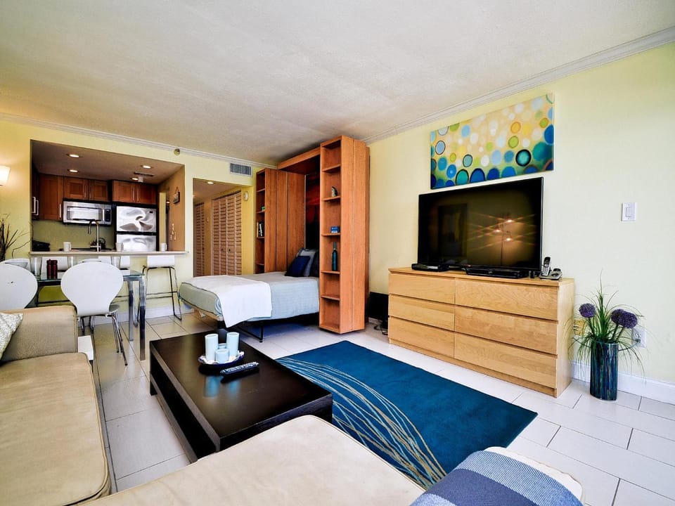 Ocean Sands 504 Beachfront Studio Condo Apartment in Redington Beach