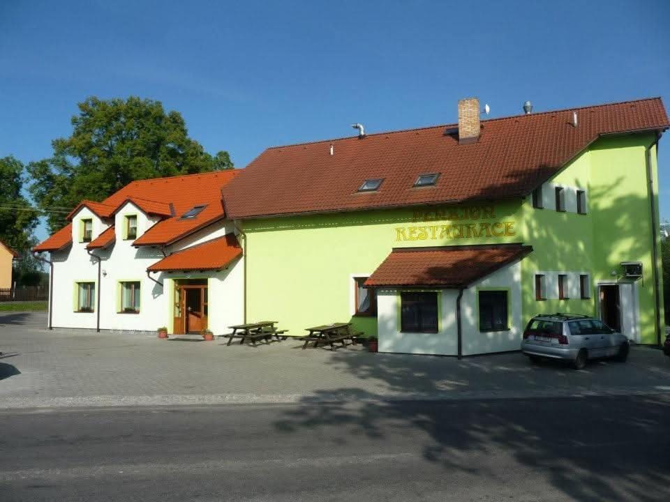 Property building, Restaurant/places to eat