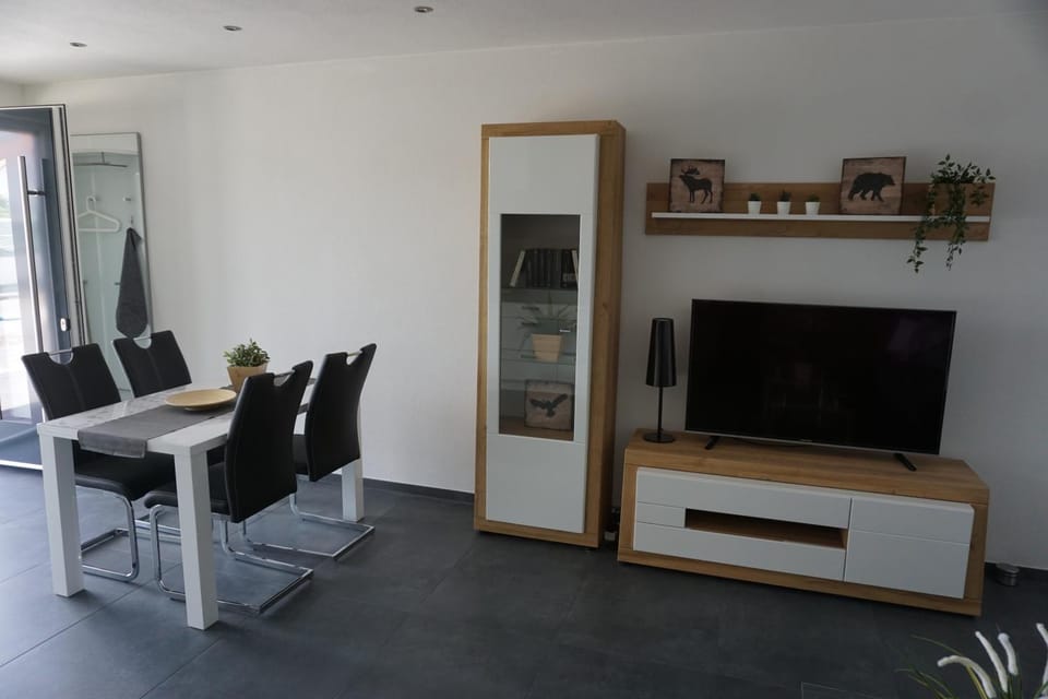 TV and multimedia, Living room, Dining area