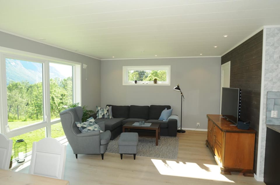 TV and multimedia, Living room, Seating area