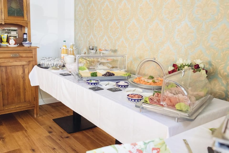 Food and drinks, Food, Breakfast, Continental breakfast, Buffet breakfast