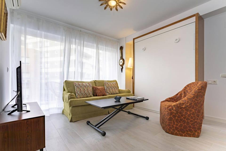 Livemalaga Modern & Vintage Malagueta Apartment in Malaga