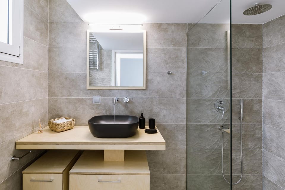 Minimal apartment on the shadow of the Acropolis Apartment in Athens