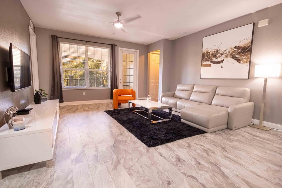 DISNEY PARKS- International Dr - Orlando Luxury Condominium- Fully Equipped - 3bed & 2 bath- Apartment in Orlando