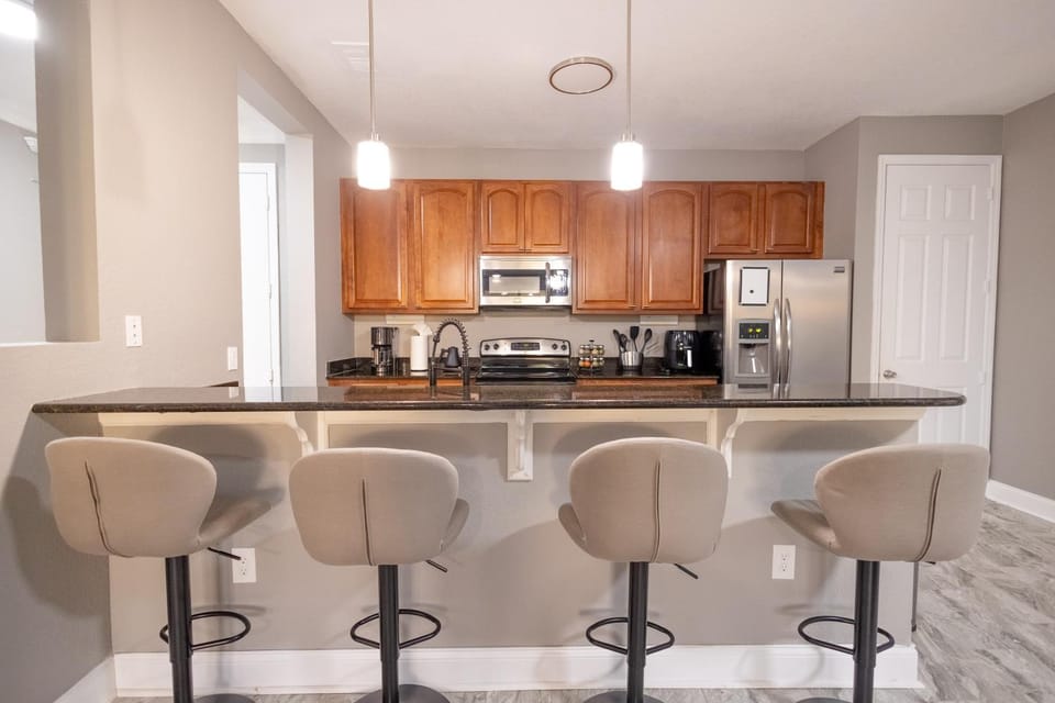 DISNEY PARKS- International Dr - Orlando Luxury Condominium- Fully Equipped - 3bed & 2 bath- Apartment in Orlando