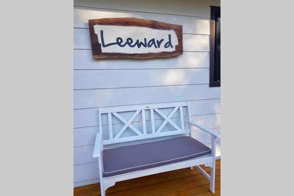 Leeward 'tranquil beachfront' House in Kingscote
