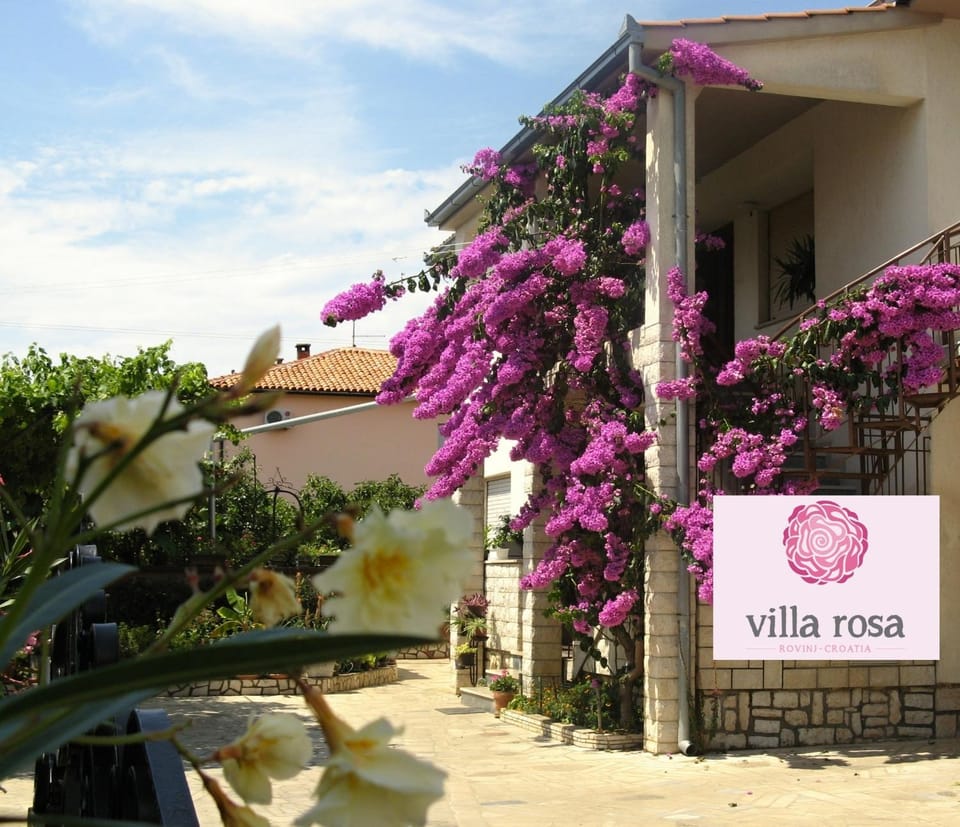 Property building, Facade/entrance, Spring, Day, Property logo or sign, Logo/Certificate/Sign, Garden view