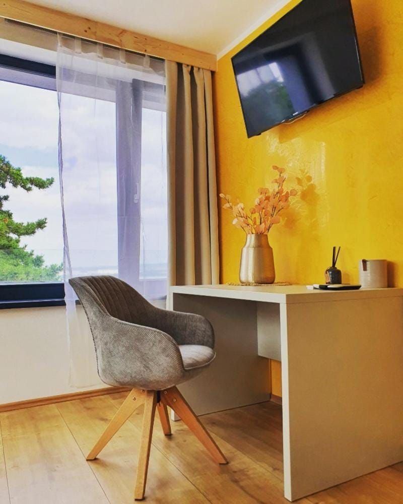 TV and multimedia, Seating area