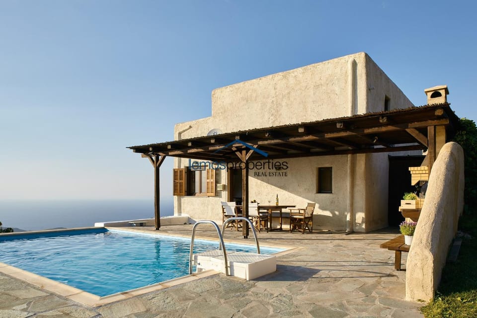 Property building, Sea view, Swimming pool