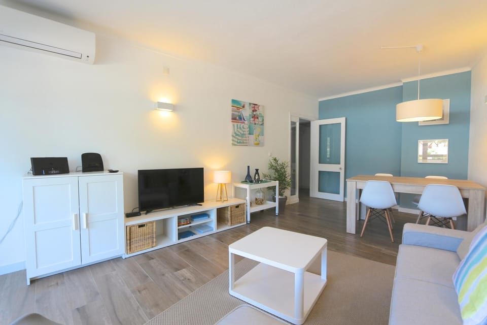 Communal lounge/ TV room, Living room, Seating area