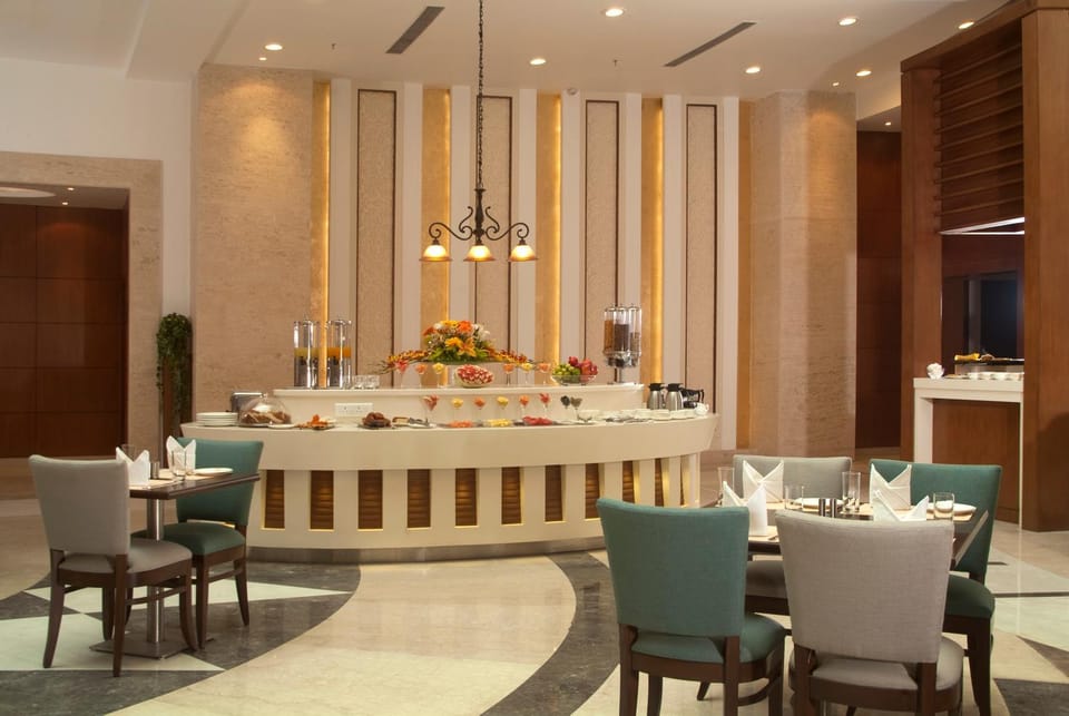 Restaurant/places to eat, Food and drinks, Food, Meals, Breakfast, Continental breakfast, Buffet breakfast, American breakfast, Lunch, Dinner, Drinks, Non alcoholic drinks