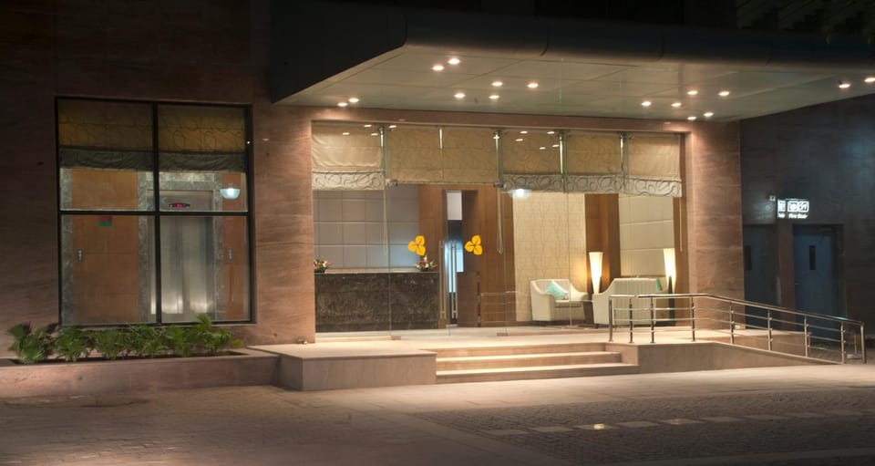 Facade/entrance