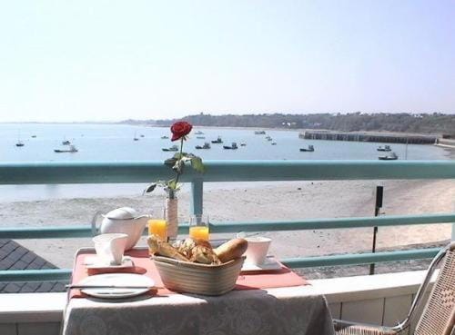 Beach, Area and facilities