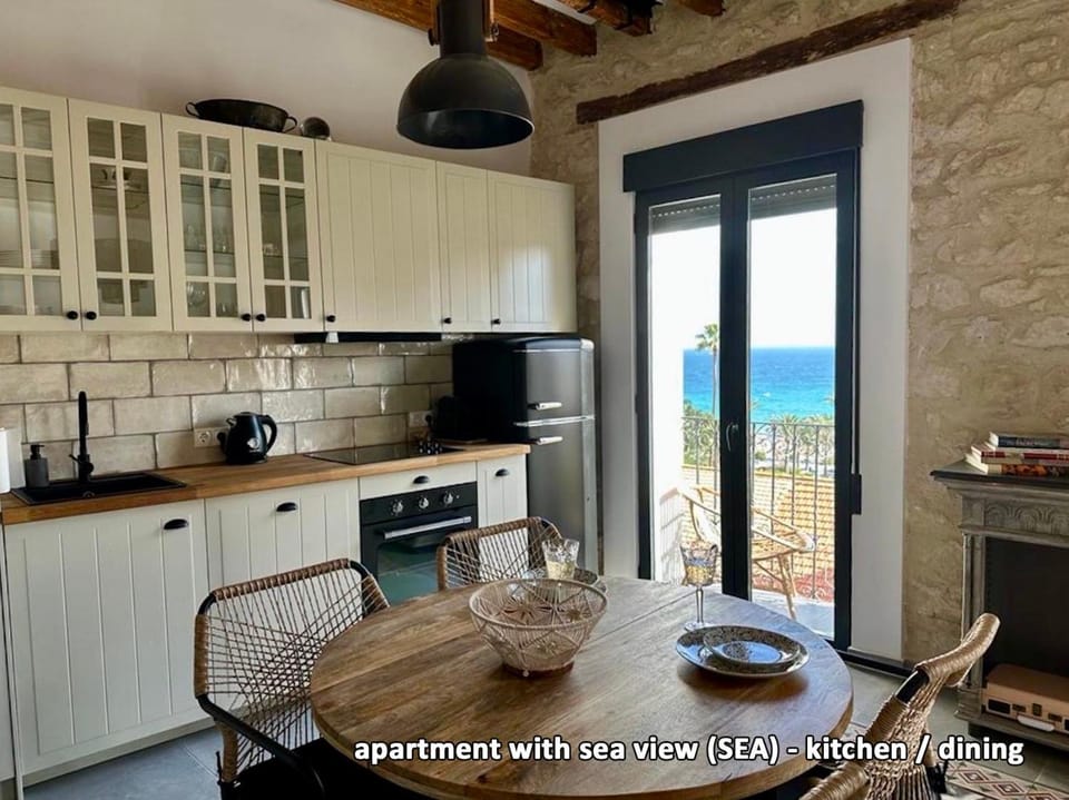 Kitchen or kitchenette, Dining area, Sea view, oven, stove